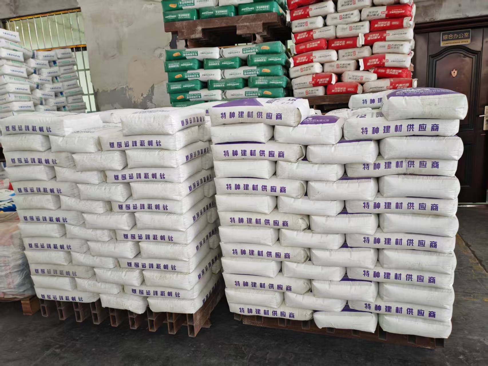 丁青拱顶带模注浆料